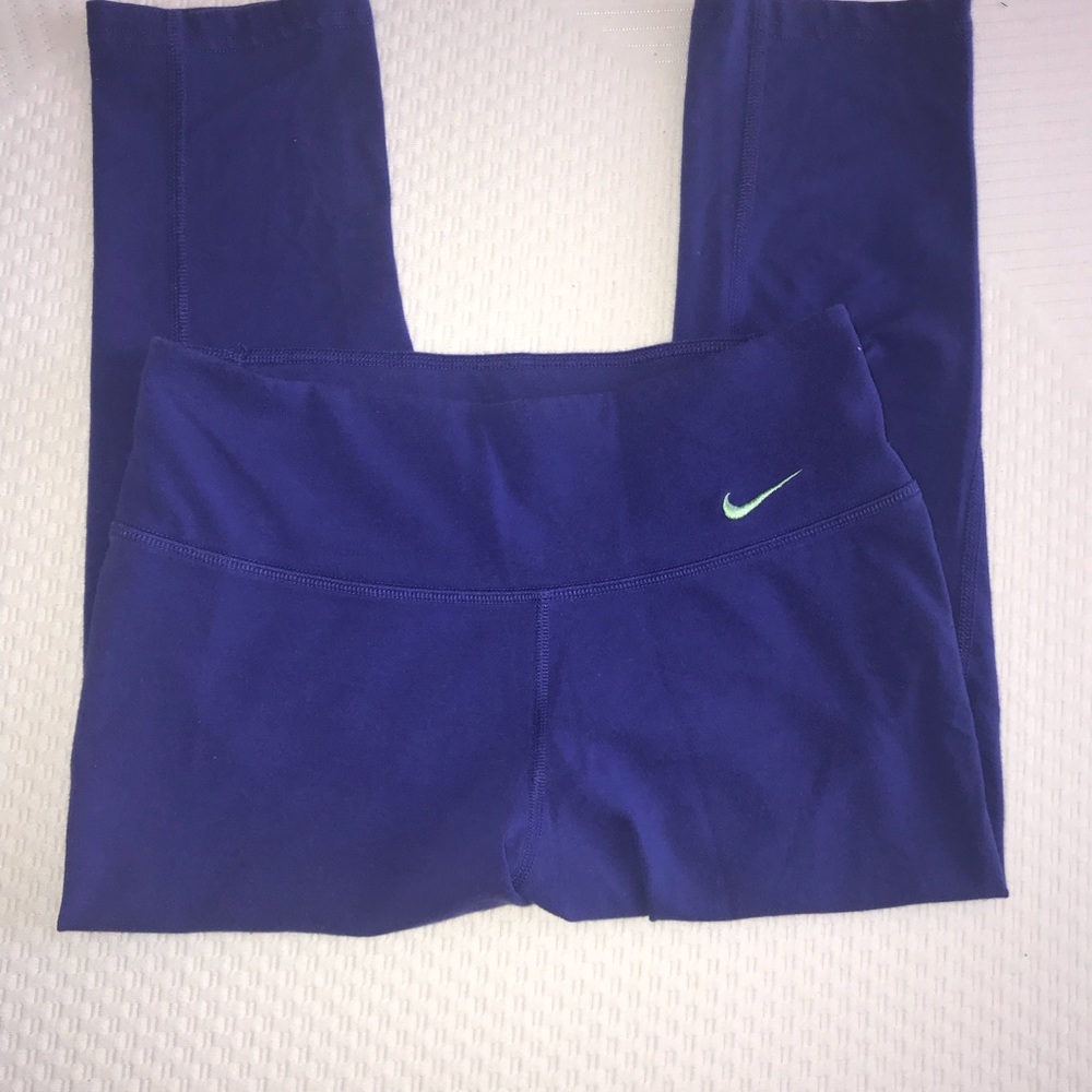 Nike Capri Leggings - Picture 4 of 7